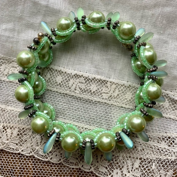 Lustrous Green Glass Beaded Wire Wrap Bracelet Women’s Jewelry Unique Design - Picture 8 of 9